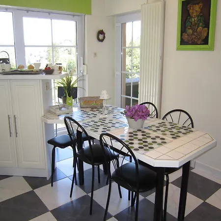 Elegant Villa With Bubble Bath, Cleaning Included בית נופש בוילון