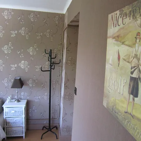 בית נופש Elegant Villa With Bubble Bath, Cleaning Included בוילון