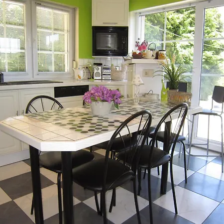 Elegant Villa With Bubble Bath, Cleaning Included בוילון