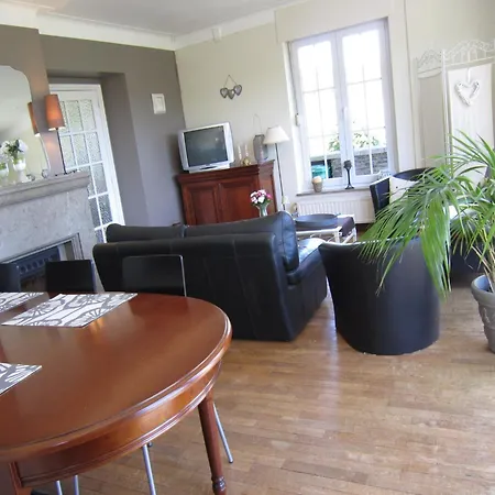 Elegant Villa With Bubble Bath, Cleaning Included בית נופש בוילון